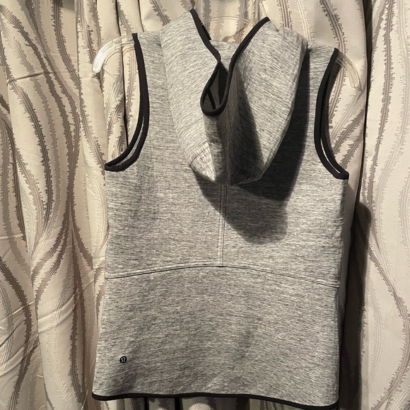 Lululemon Gray vest Reversible - Picture 3 of 9